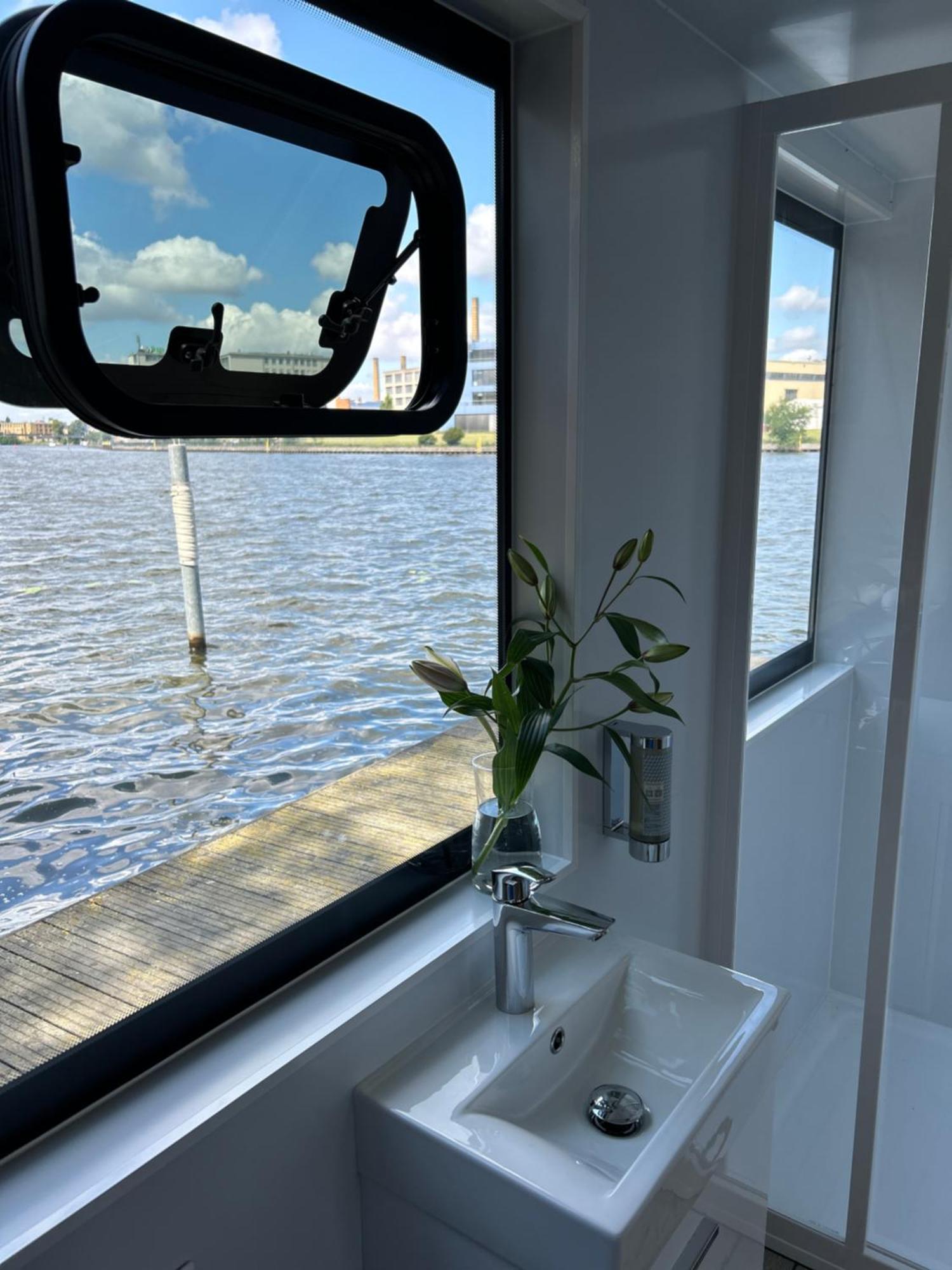 Nena Hausboot Hotel เบอร์ลิน ภายนอก รูปภาพ